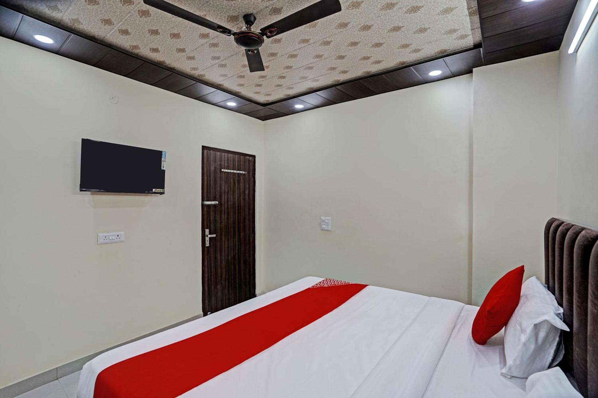 Oyo Flagship Evergreen Tower Hotel Ghaziabad Dış mekan fotoğraf