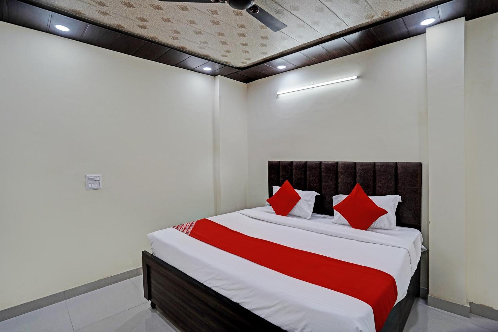 Oyo Flagship Evergreen Tower Hotel Ghaziabad Dış mekan fotoğraf