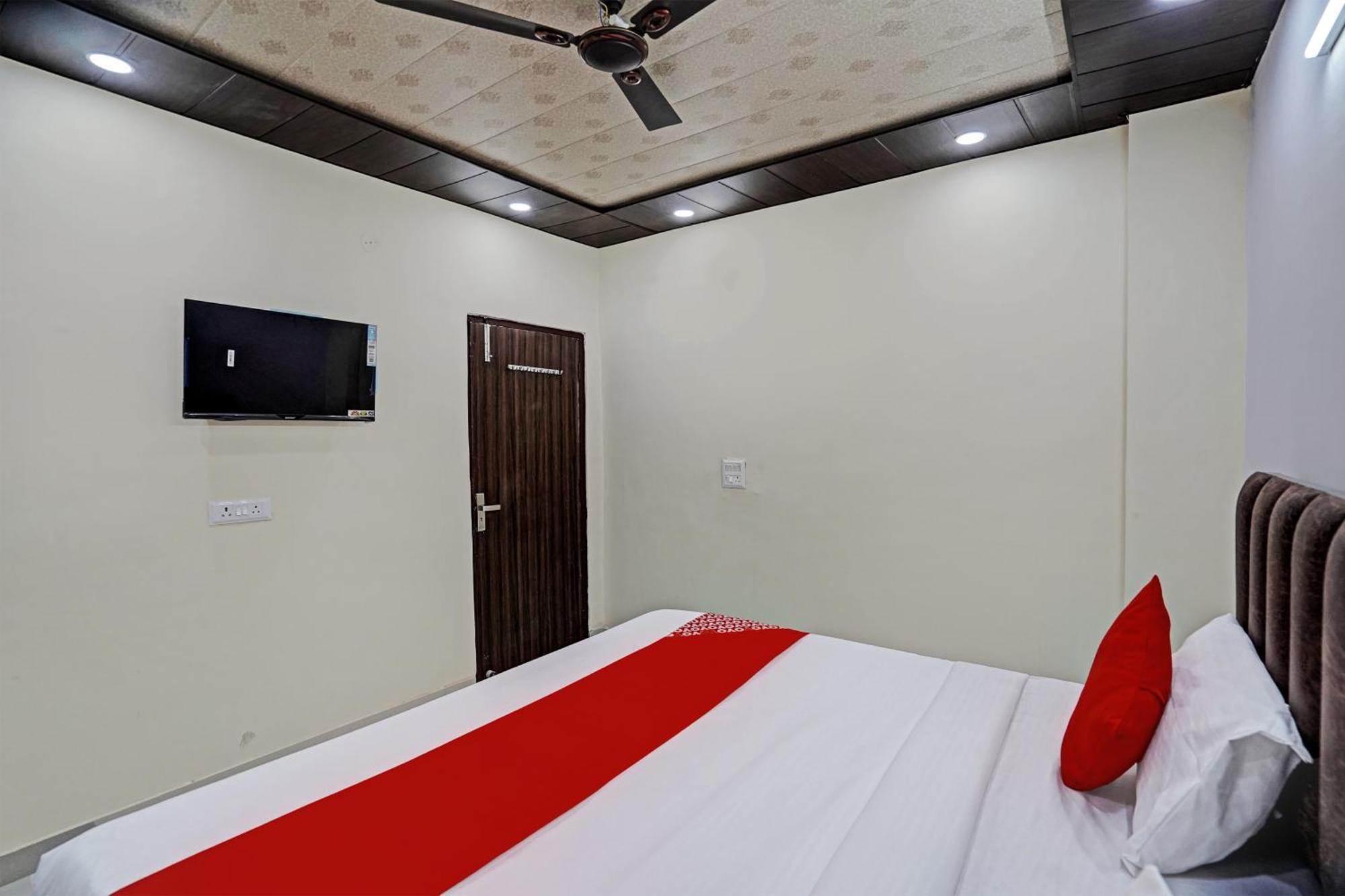 Oyo Flagship Evergreen Tower Hotel Ghaziabad Dış mekan fotoğraf