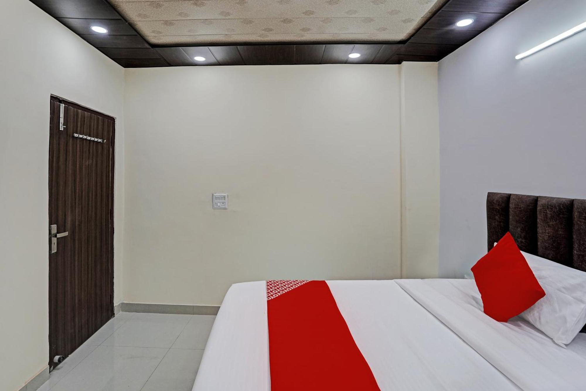 Oyo Flagship Evergreen Tower Hotel Ghaziabad Dış mekan fotoğraf