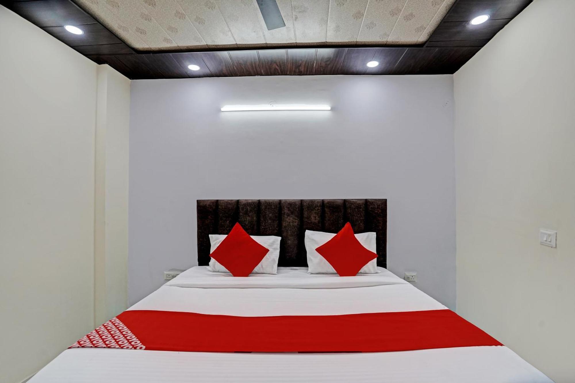 Oyo Flagship Evergreen Tower Hotel Ghaziabad Dış mekan fotoğraf
